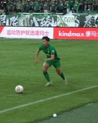 kaiyun-裁判评议：曹永竞的踩踏动作并非完全无可避免，红牌判罚正确